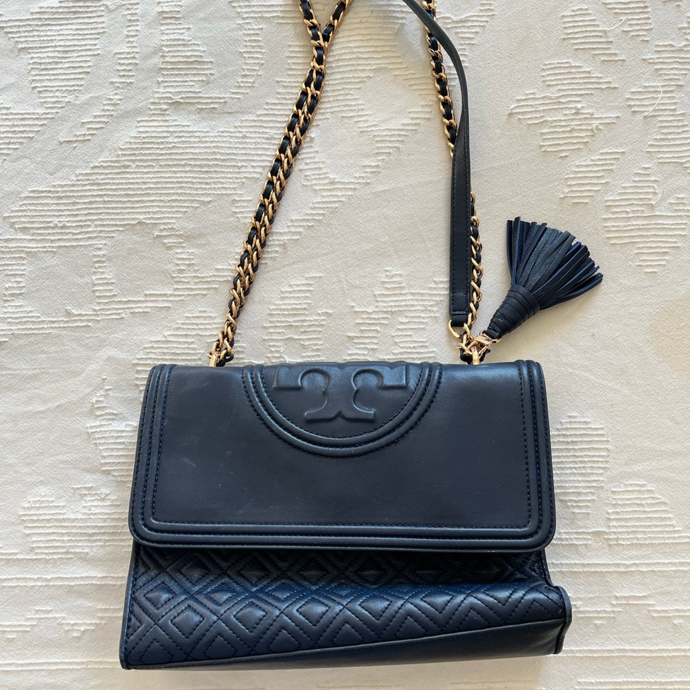 it come with bag to saved and shopping  bag too